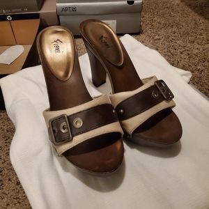 Fioni brown size 7 heels with buckle detail